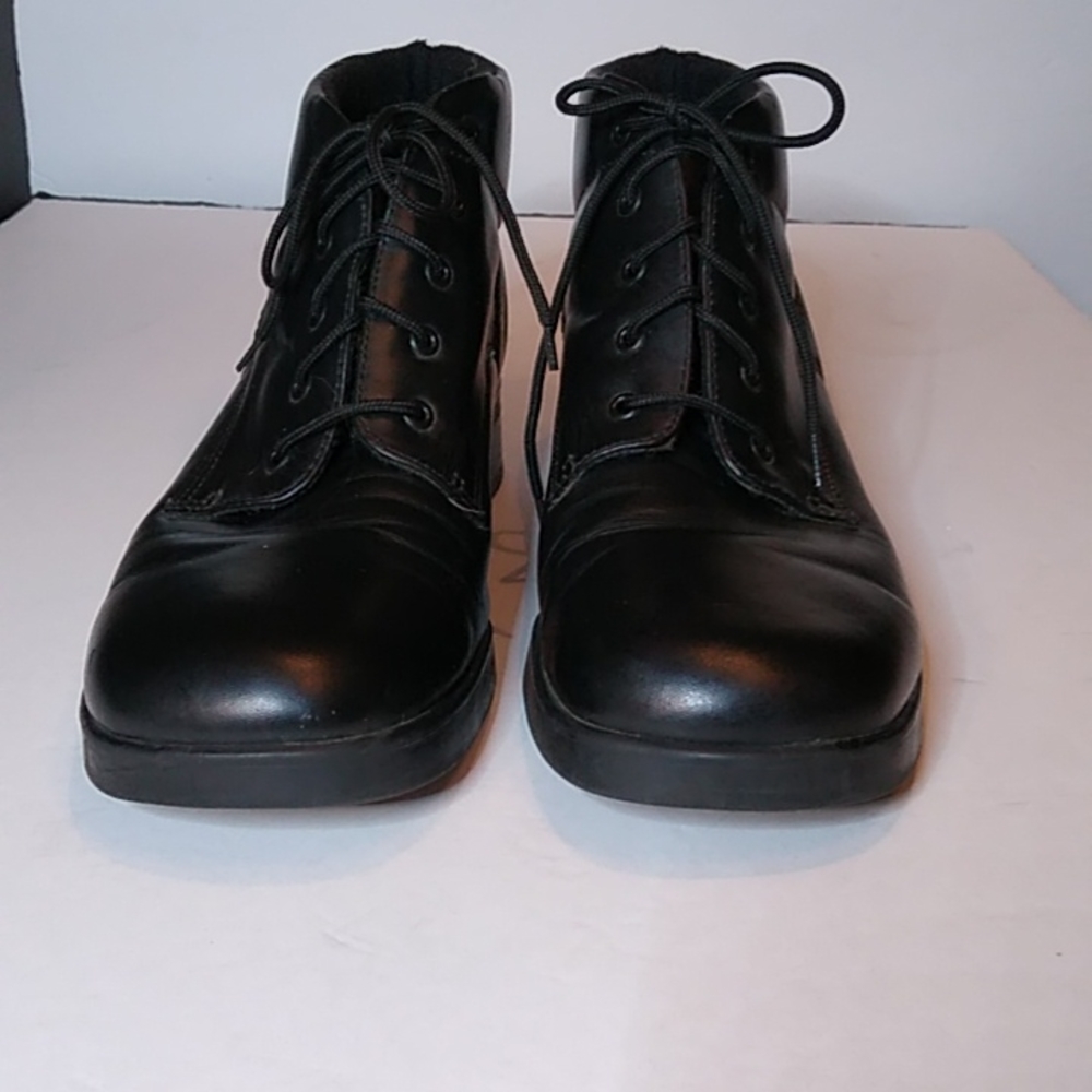 Boston Accent . Men's Mid Ankle Boot . Color Black Sz .10M . Pre-owned